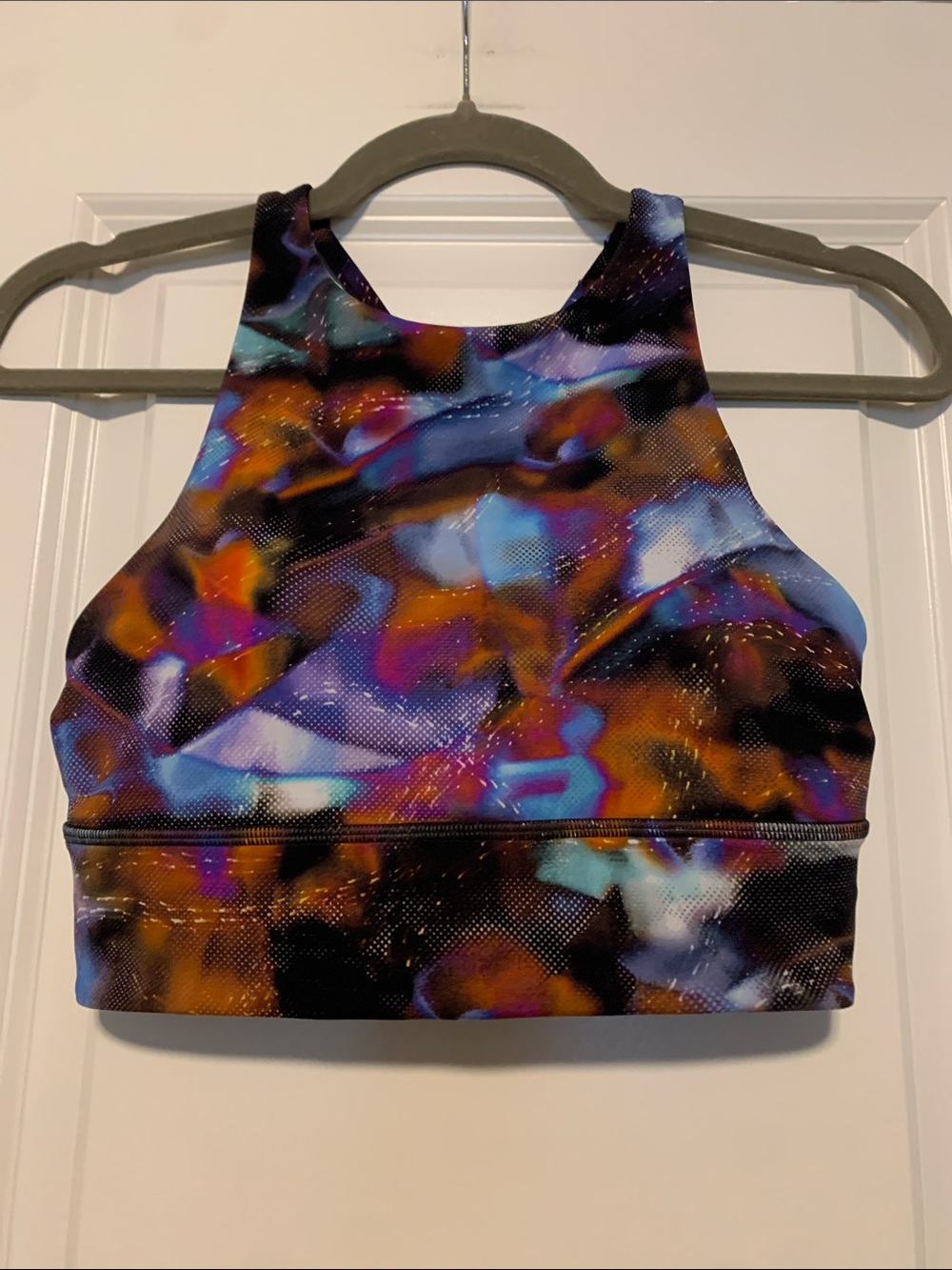 Lululemon High Neck Energy Bra, Sz 6
w/ bra pads, Good Condition